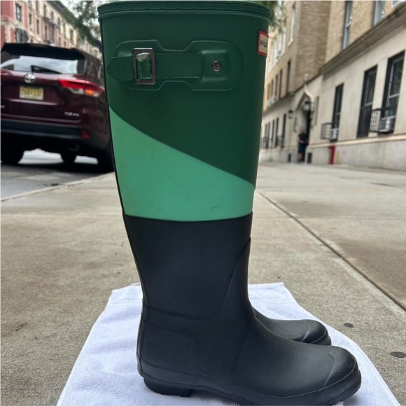 Hunter Two-Tone Green Rain Boots - Picture 2 of 5